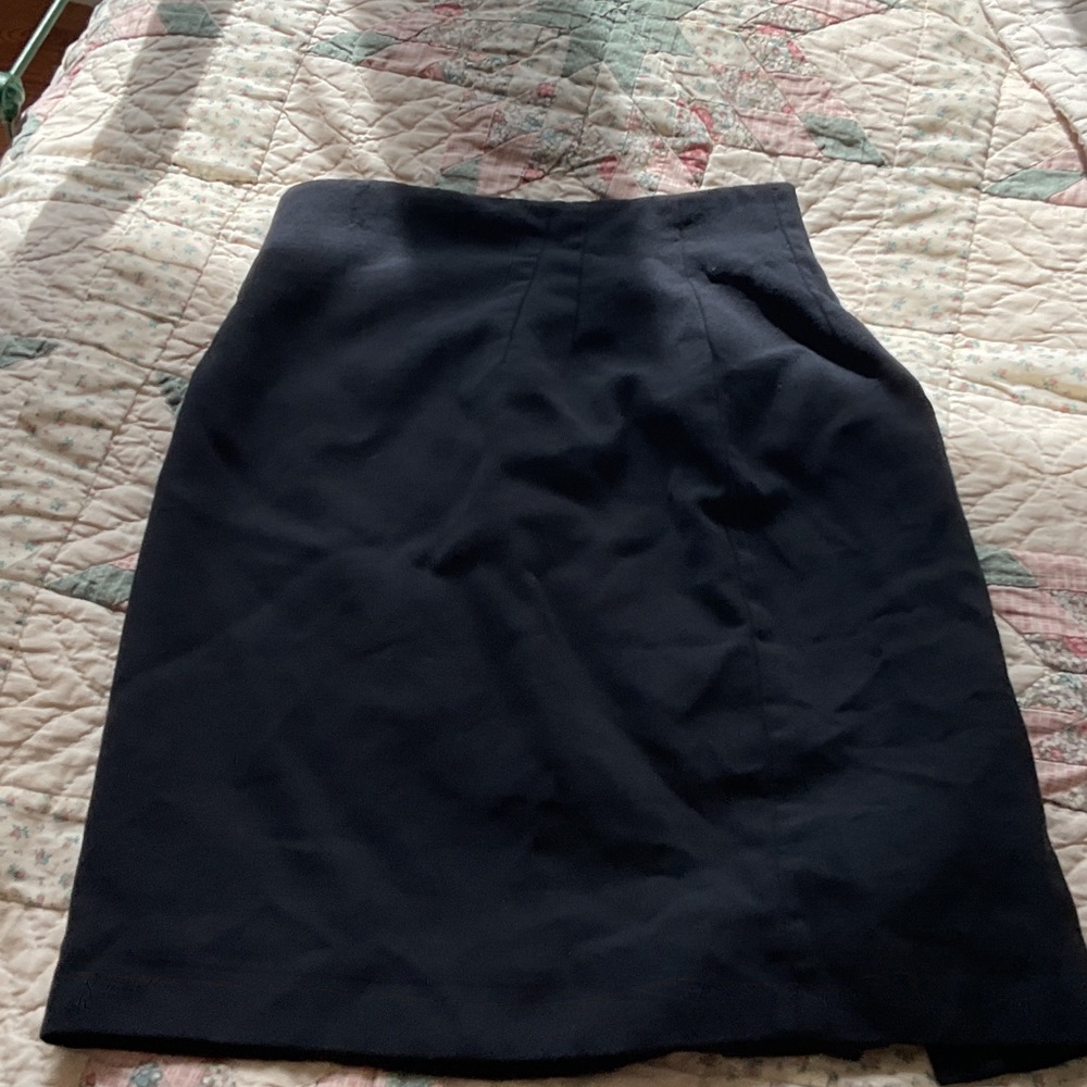 Jones New York Black Pencil Skirt with Subtle Waist Darts